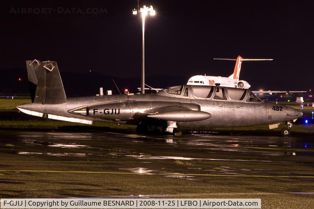 F-GJIJ, Fouga CM-170R Magister C/N 482, FOuga sleeping at night.