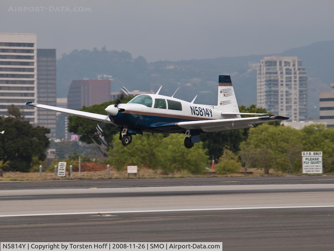 N5814Y, 1985 Mooney M20J 201 C/N 24-1572, N5814Y arriving on RWY 21