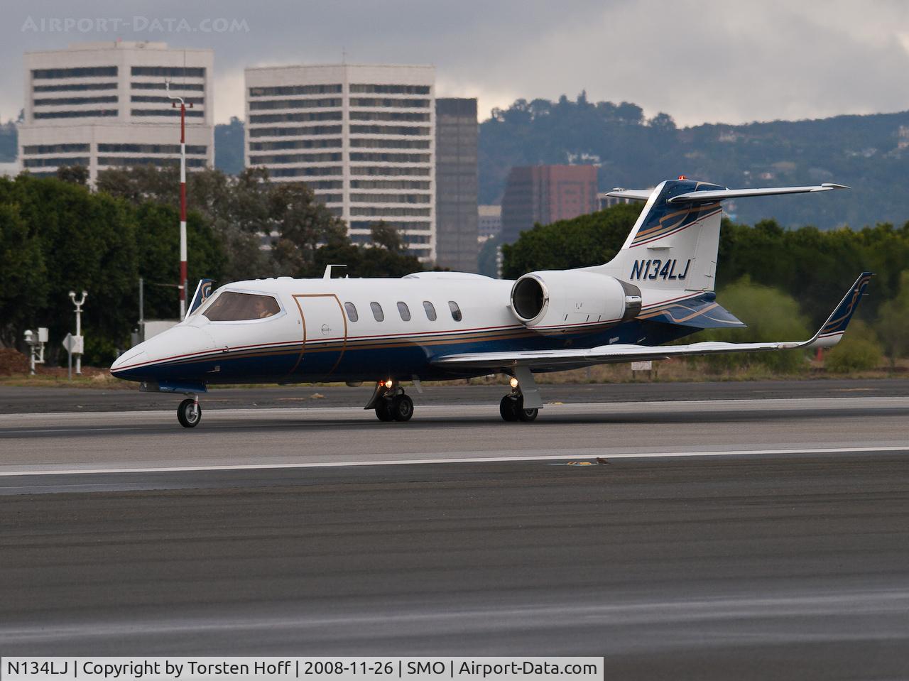 N134LJ, 1997 Learjet Inc 31A C/N 31-134, N134LJ departing from RWY 21
