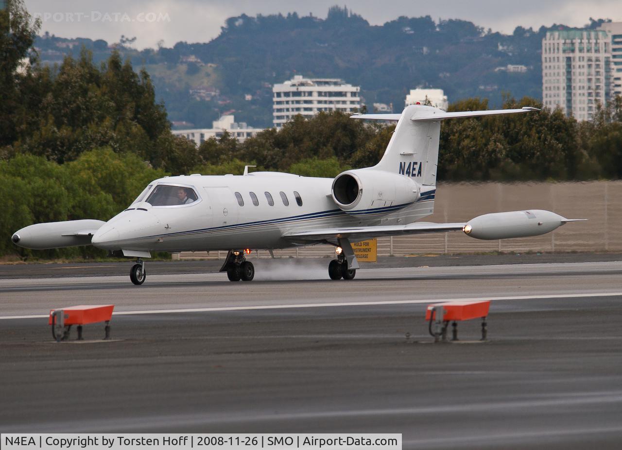 N4EA, 1981 Gates Learjet 35A C/N 458, N4EA departing from RWY 21