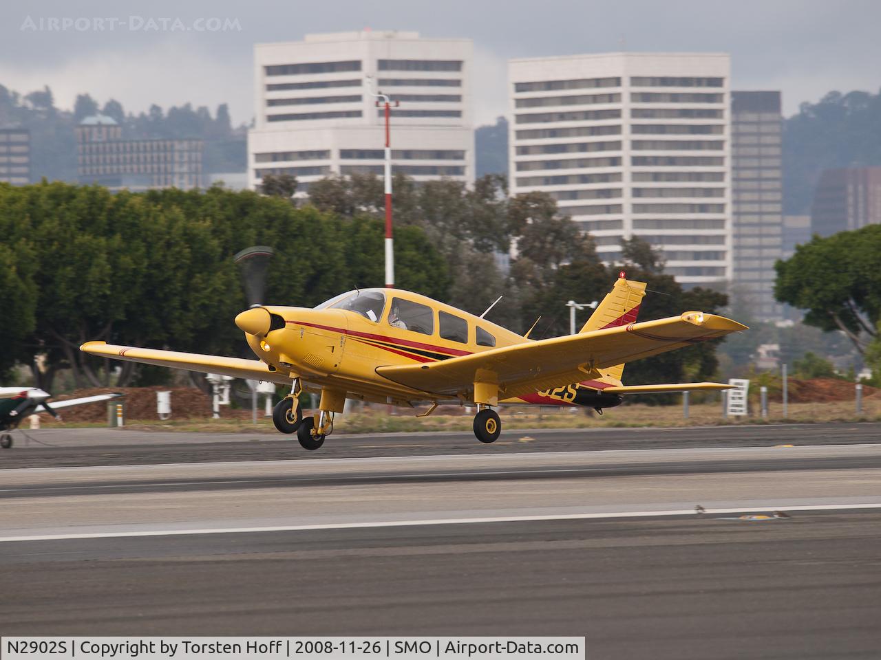 N2902S, Piper PA-28-181 Archer II C/N 28-7990540, N2902S departing from RWY 21