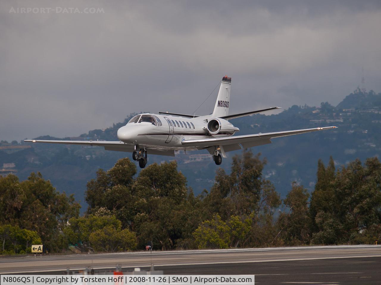 N806QS, 2002 Cessna 560 Citation Encore C/N 560-0614, N806QS arriving on RWY 21