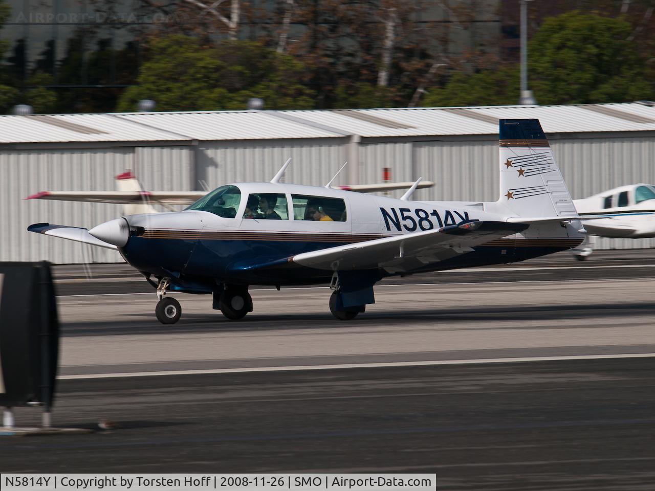 N5814Y, 1985 Mooney M20J 201 C/N 24-1572, N5814Y departing from RWY 21