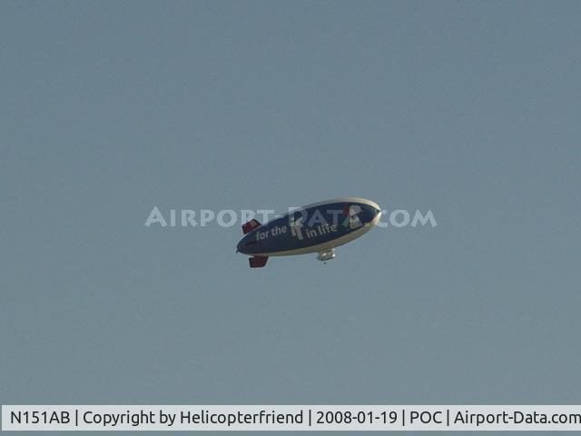 N151AB, 1997 American Blimp Corp A-1-50 C/N 101, Metlife Snoopy 2 in the pattern at Brackett