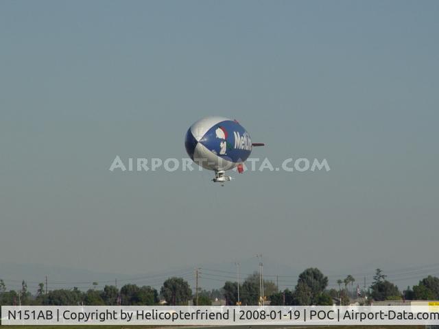N151AB, 1997 American Blimp Corp A-1-50 C/N 101, Metlife Snoopy 2 on final for Brackett