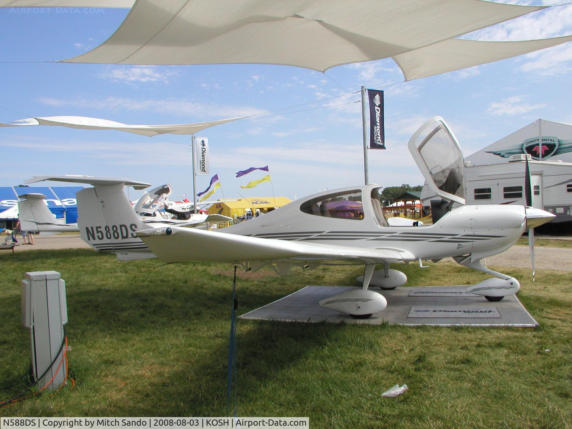 N588DS, Diamond DA-40 Diamond Star C/N 40.926, EAA AirVenture 2008.