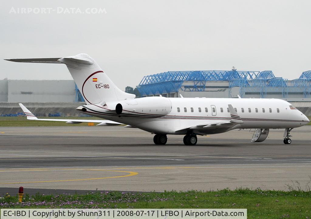 EC-IBD, 2000 Bombardier BD-700-1A10 Global Express C/N 9060, Parked at the old terminal...