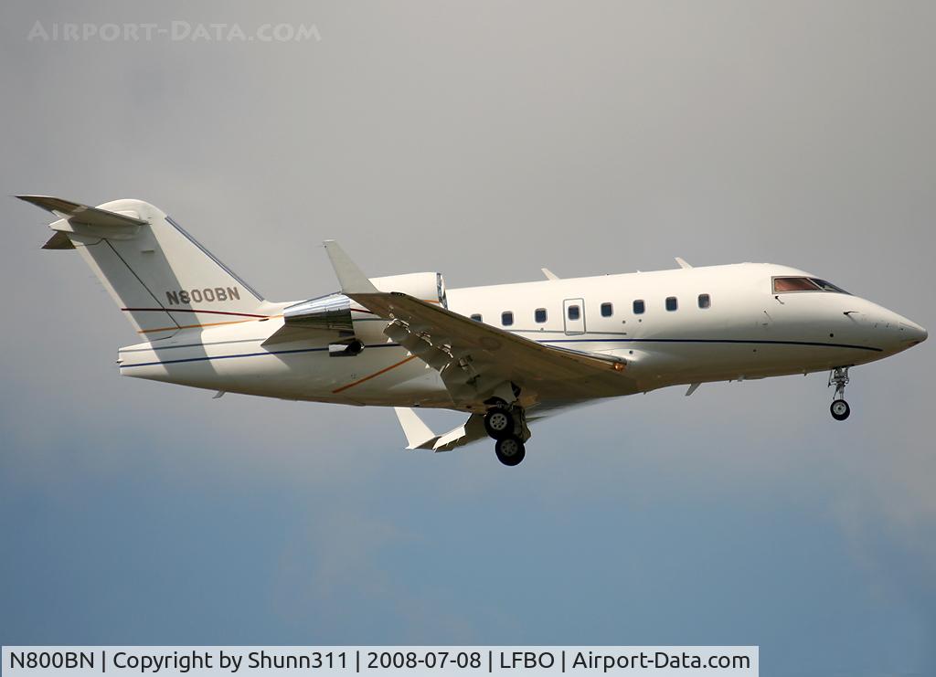 N800BN, 2004 Bombardier Challenger 604 C/N 5600, Landing rwy 32L...