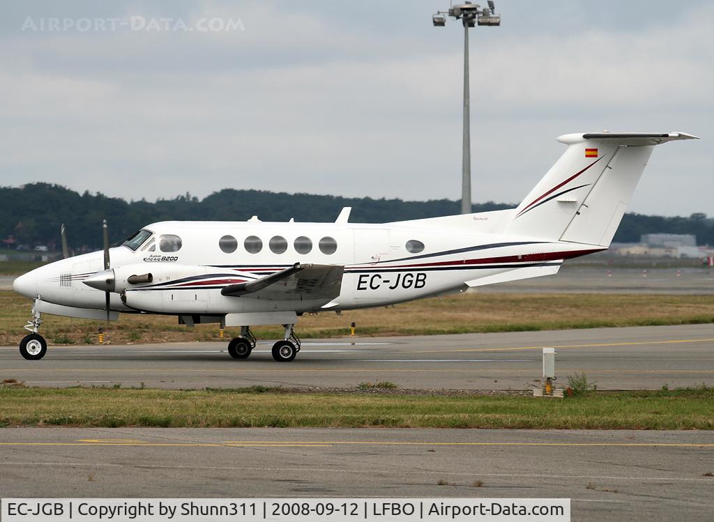 EC-JGB, 1994 Beech B200 King Air C/N BB-1478, Rolling holding point rwy 32R for departure...