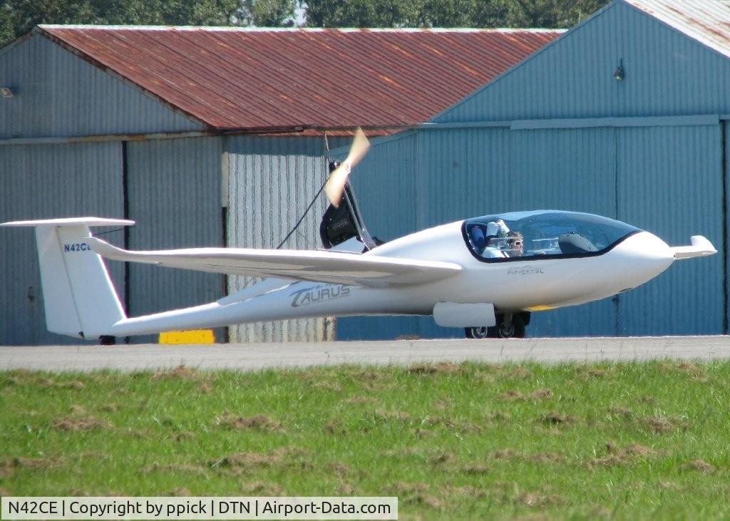 N42CE, 2007 Pipistrel Taurus C/N 019 T 503 1007, Taking off from Downtown Shreveport.