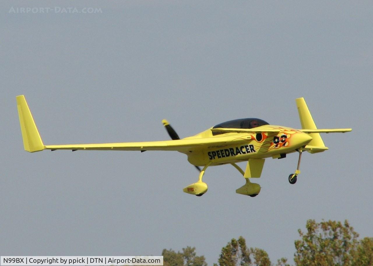 N99BX, 1993 Rutan Long-EZ C/N 001 (N99BX), Landing at Downtown Shreveport.