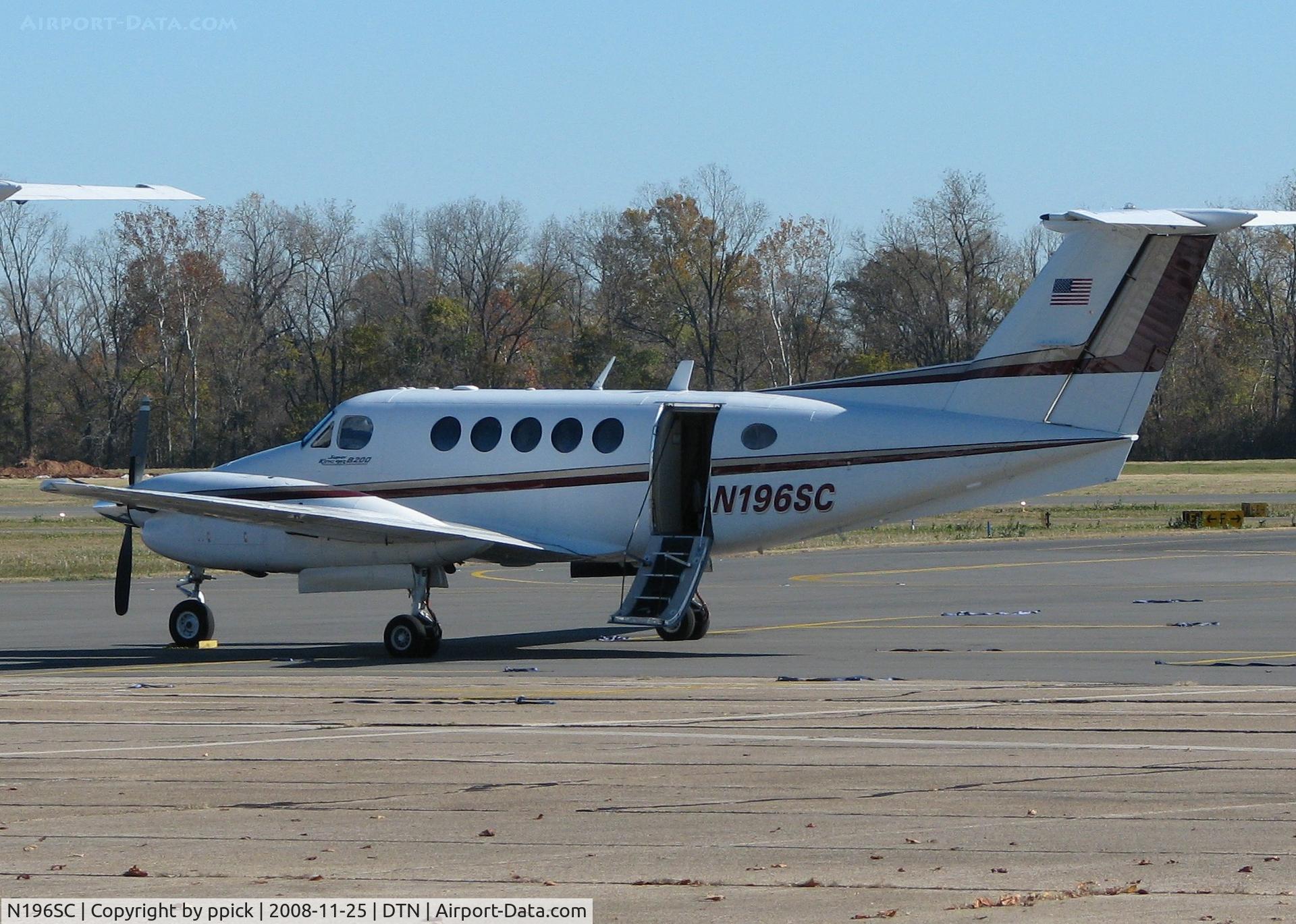 N196SC, 1996 Beech B200 King Air C/N BB-1525, Parked at Downtown Shreveport.