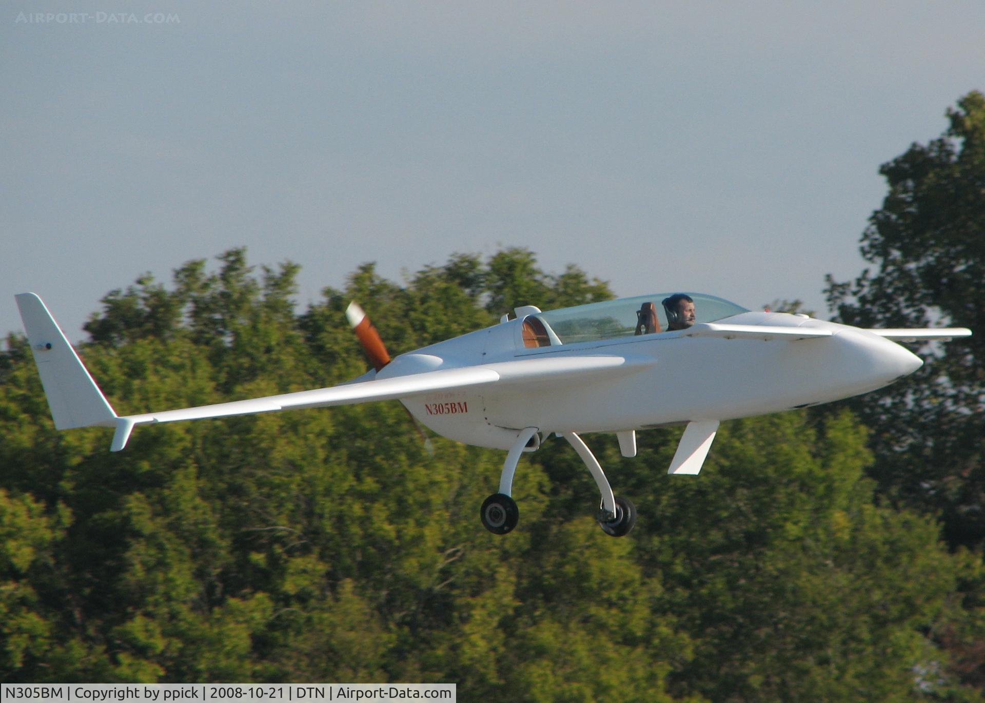 N305BM, Rutan Long-EZ C/N Not found N305BM, Landing at Downtown Shreveport.