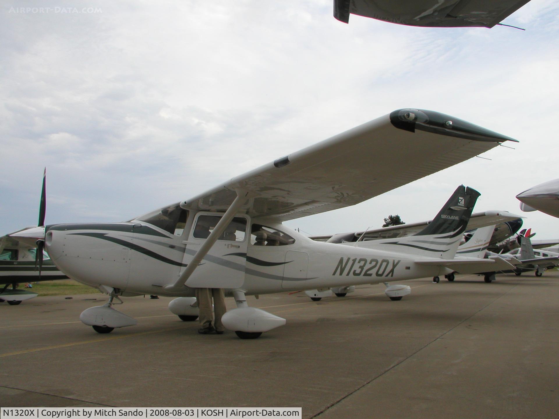 N1320X, 2008 Cessna 182T Skylane C/N 18282051, EAA AirVenture 2008.
