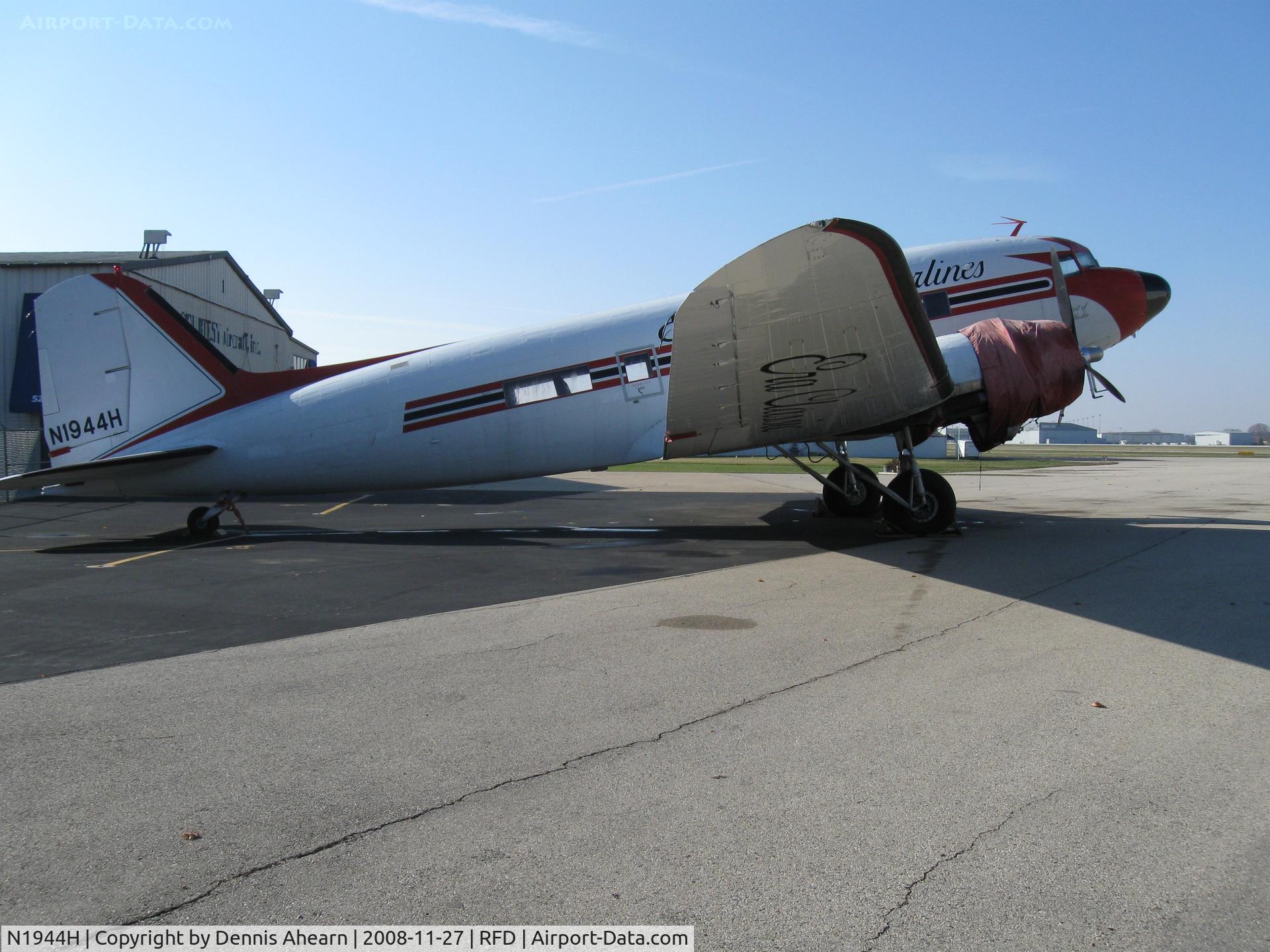 N1944H, 1945 Douglas DC-3C (C-47B-50-DK) C/N 34378, DC-3 ERA Classic Airlines, Rockford,IL