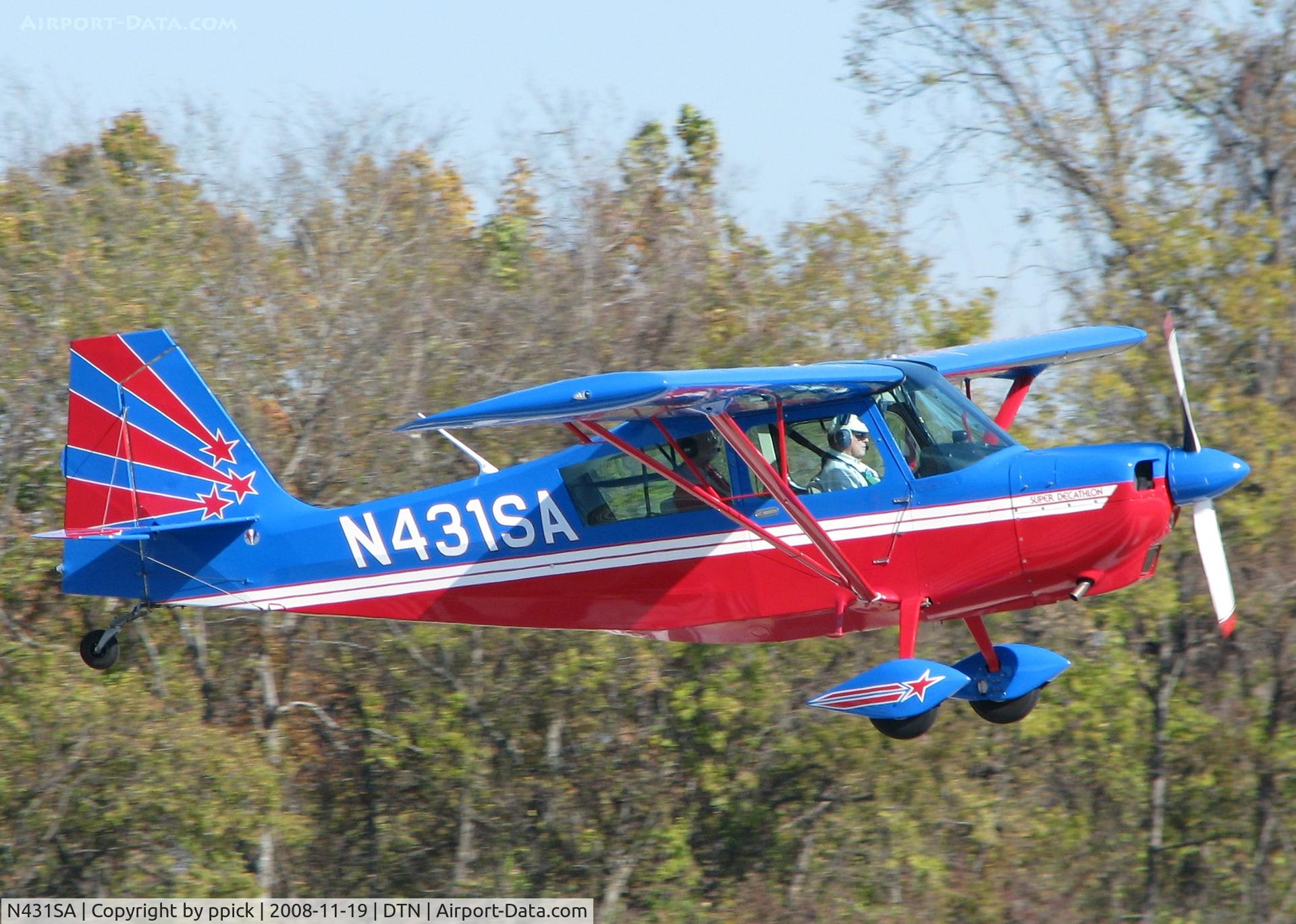 N431SA, 2004 American Champion 8KCAB Super Decathlon C/N 952-2004, Landing at Downtown Shreveport.