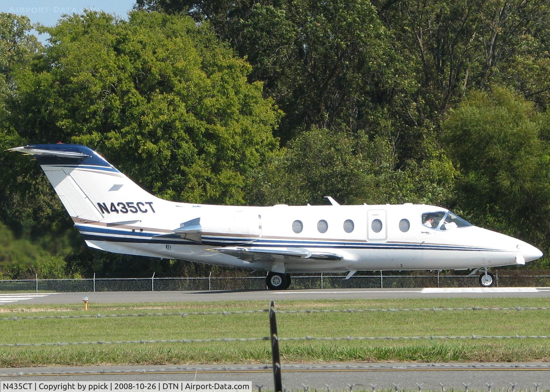 N435CT, 2007 Hawker Beechcraft 400A Beechjet C/N RK-531, Taking off from Downtown Shreveport.