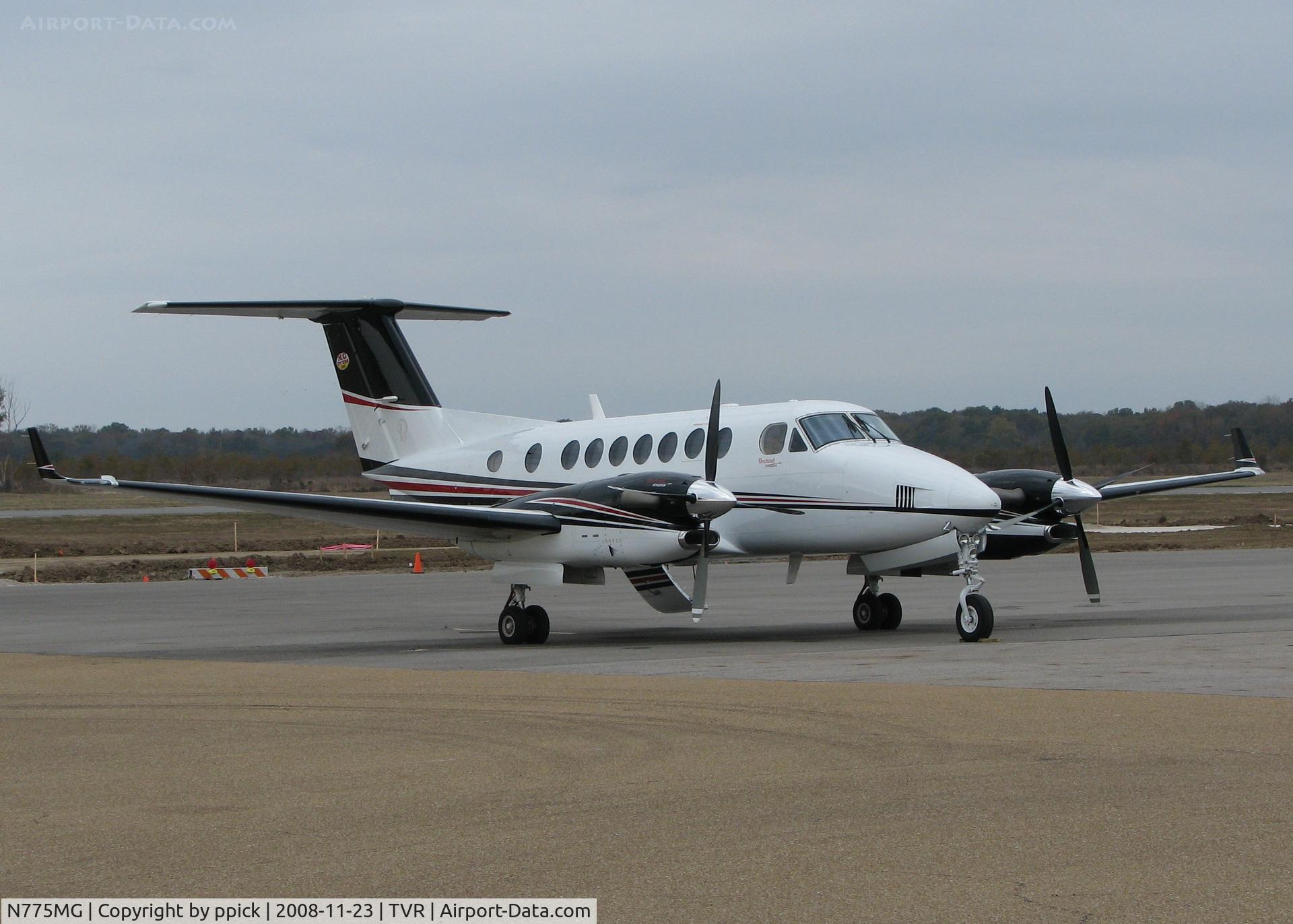 N775MG, 2007 Hawker Beechcraft 350 Super King Air (B300) C/N FL-553, Parked at the Vicksburg/Tallulah airport.