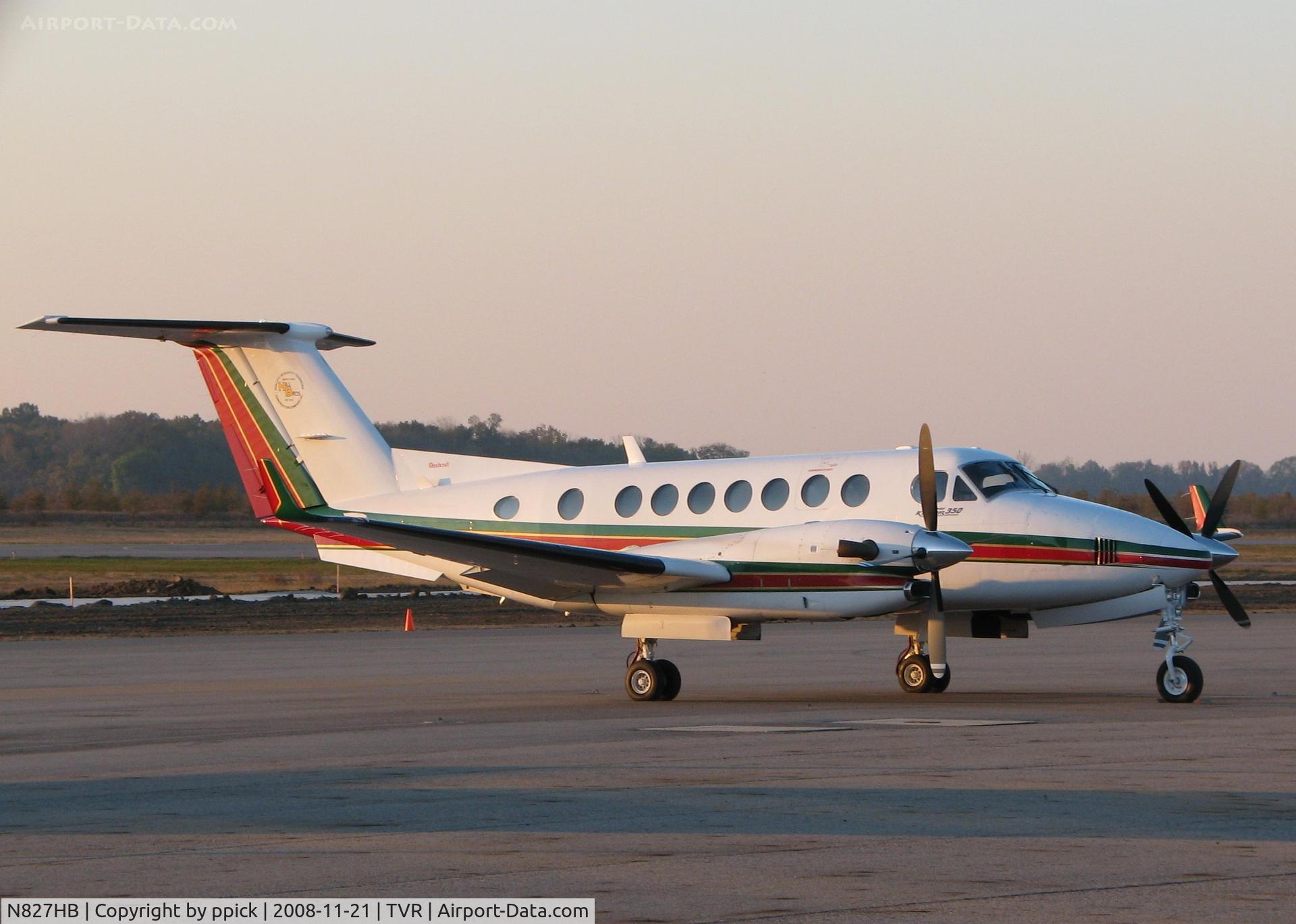 N827HB, 1995 Beech B300 King Air C/N FL-129, Parked at the Vicksburg/Tallulah airport.