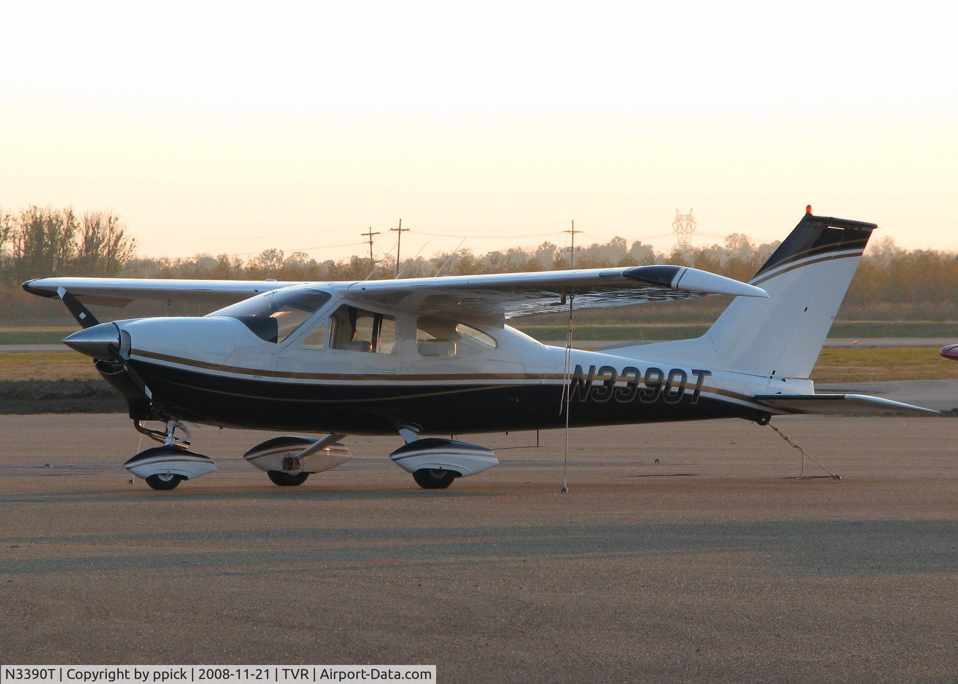 N3390T, 1967 Cessna 177 Cardinal C/N 17700690, Parked at the Vicksburg/Tallulah airport.