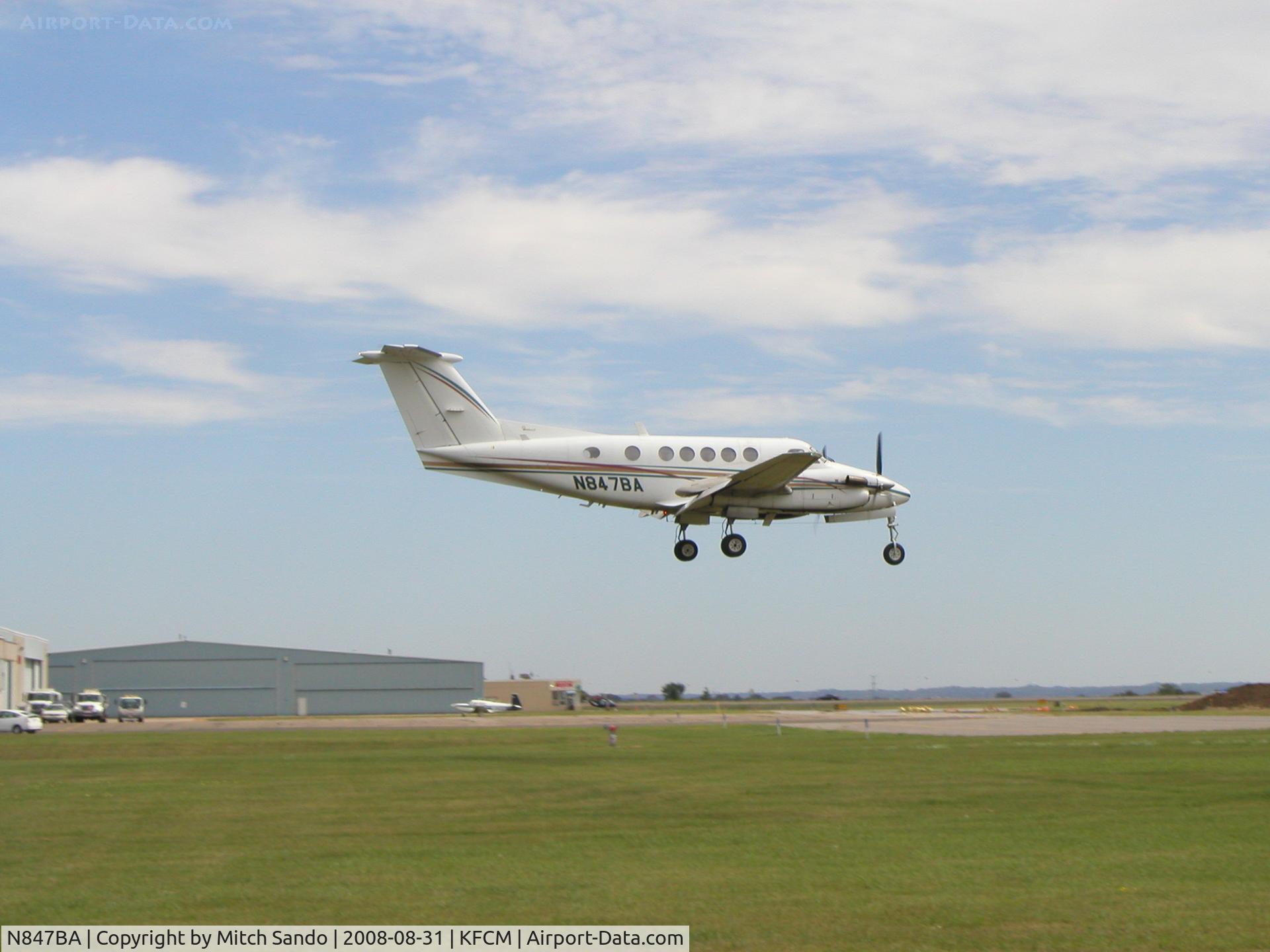 N847BA, 1981 Beech 200 Super King Air C/N BB-847, Landing Runway 18 IFR from St. Paul (STP).