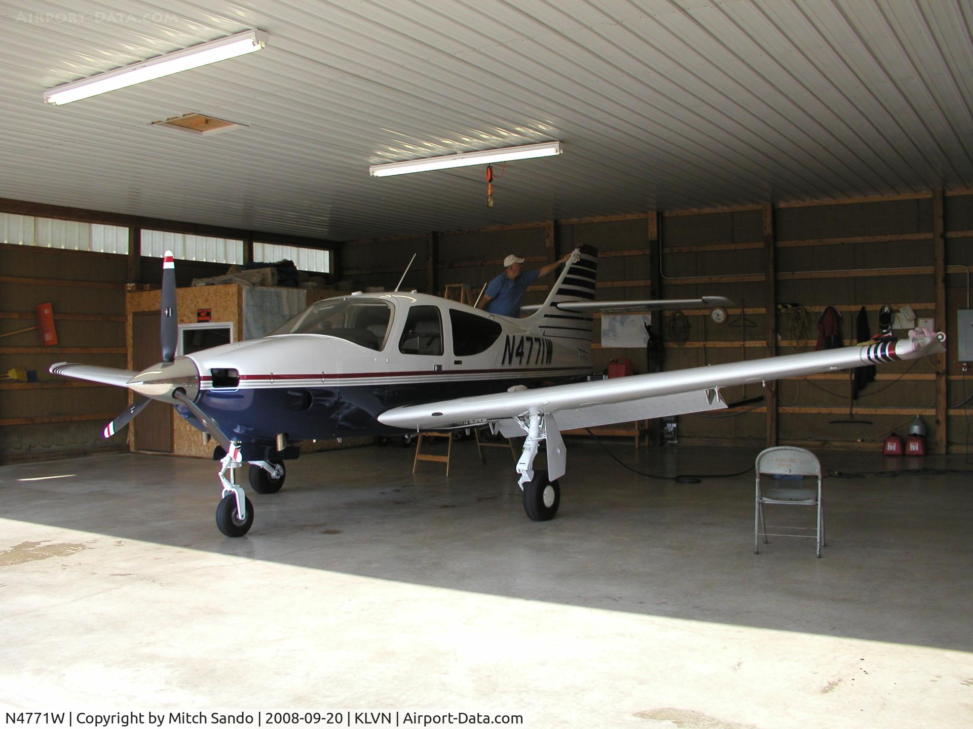 N4771W, 1976 Rockwell International 114 Commander C/N 14101, Parked inside the hangar.