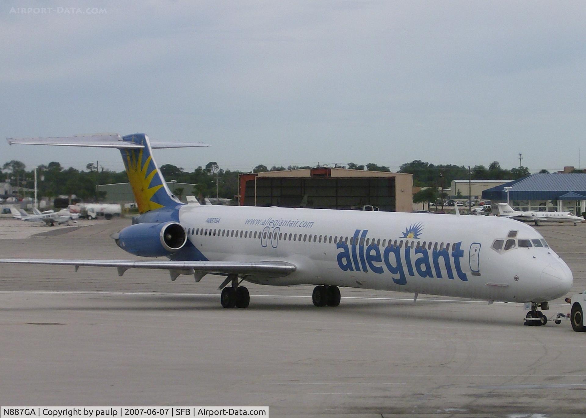N887GA, 1990 McDonnell Douglas MD-82 (DC-9-82) C/N 49932, Pushing back at Sanford.