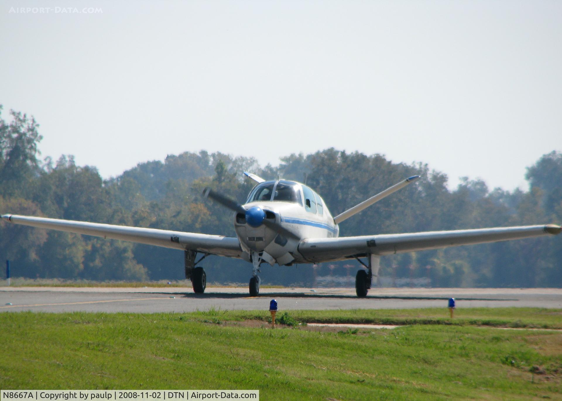 N8667A, Beech A35 Bonanza C/N D2129, Taxiing at Downtown Shreveport.