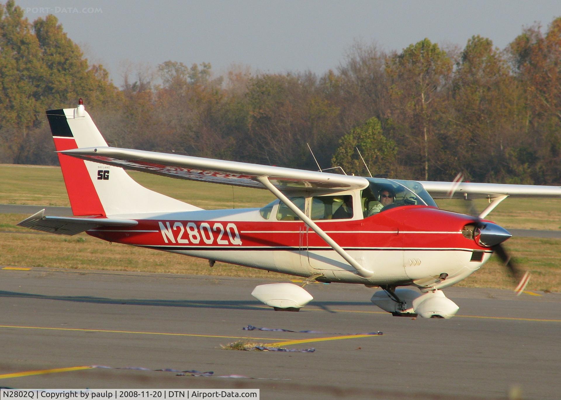 N2802Q, 1962 Cessna 182E Skylane C/N 18254034, Taxiing at Downtown Shreveport.