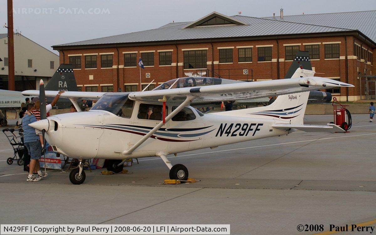 N429FF, 2004 Cessna 172R C/N 17281229, Aero Club centerpiece