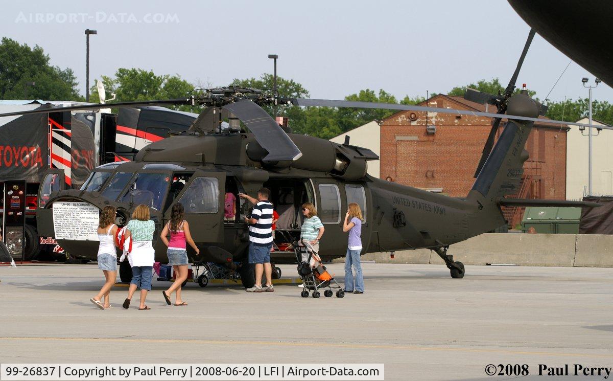 99-26837, 1999 Sikorsky UH-60L Black Hawk C/N 70-2545, Virginia National Guard drawing a crowd with a Blackhawk