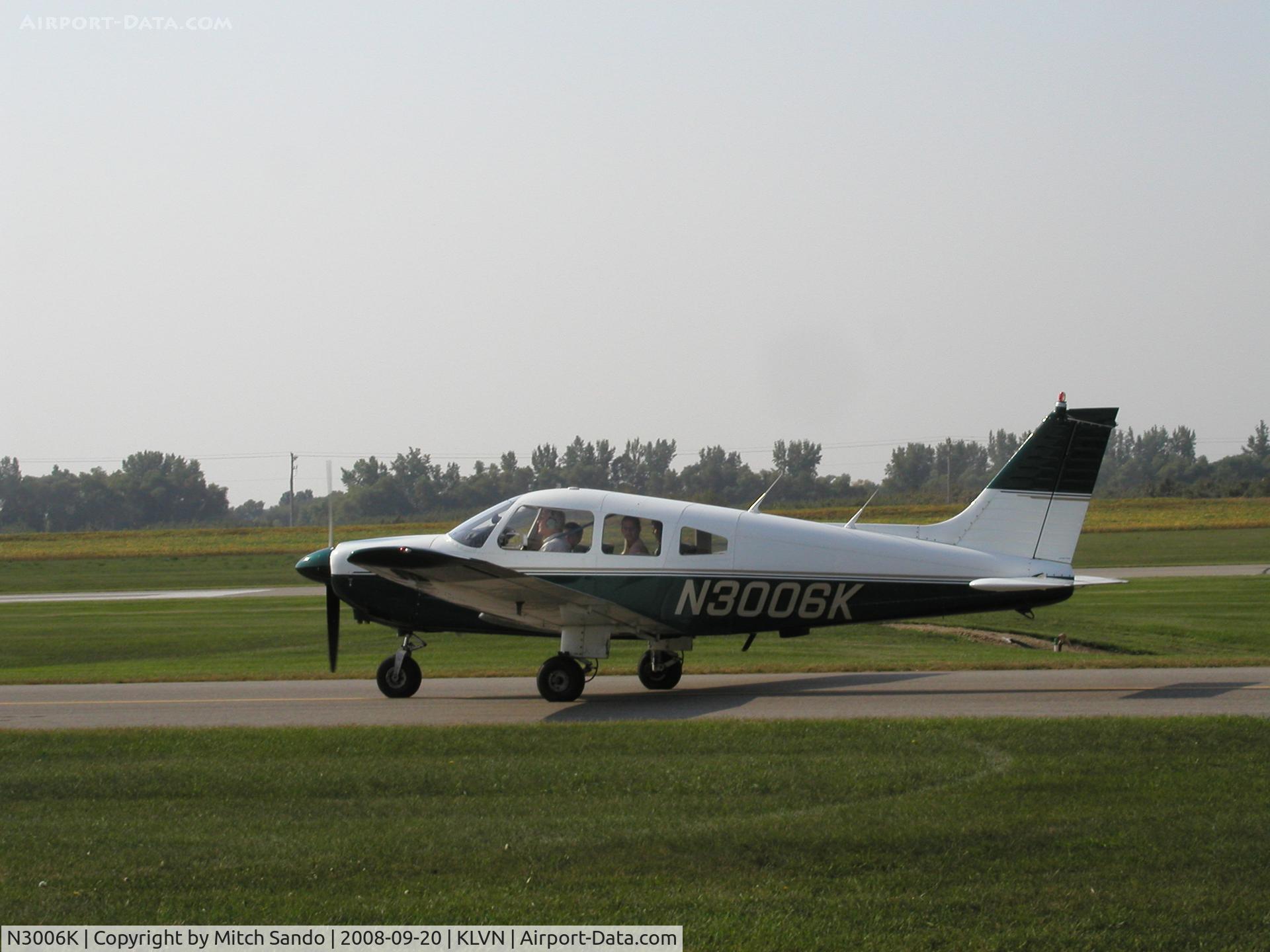 N3006K, 1978 Piper PA-28-181 C/N 28-7990247, Taxiing to Runway 30.