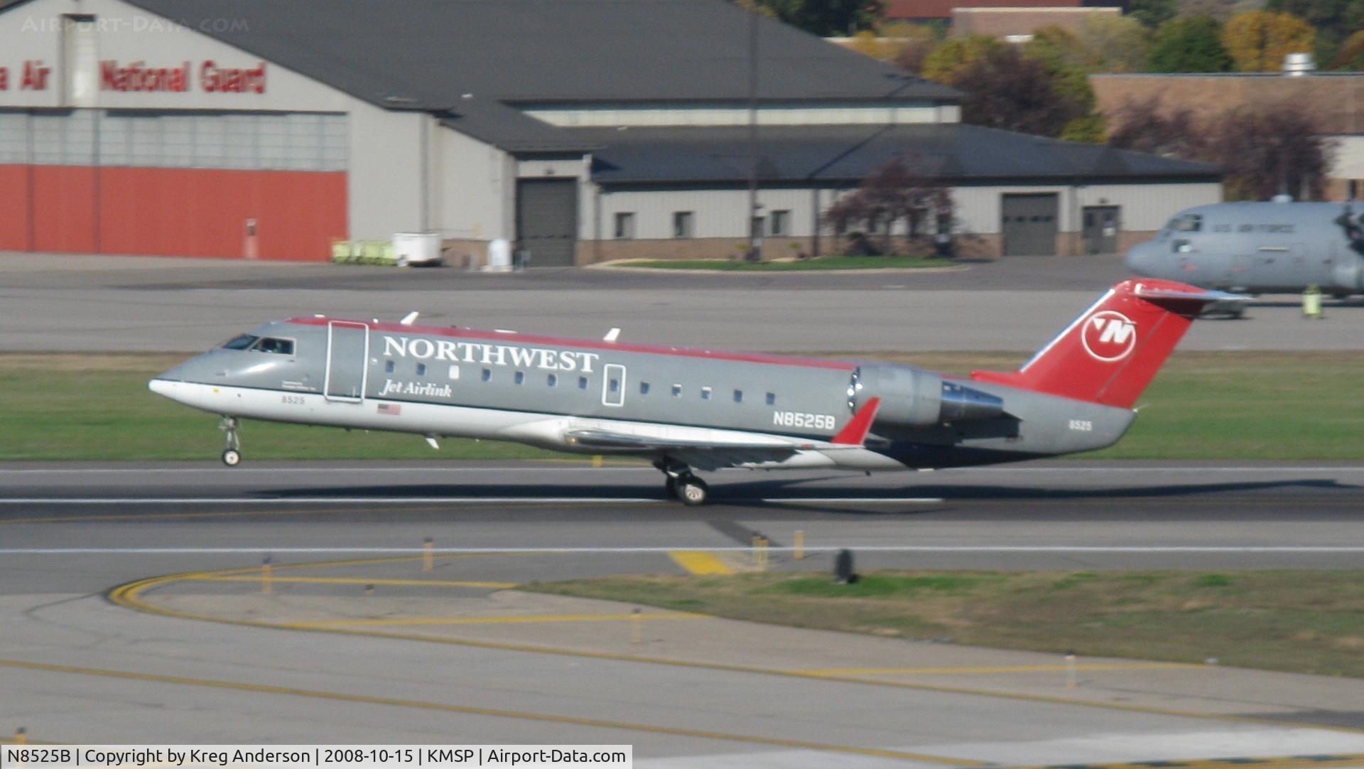 N8525B, 2001 Canadair CRJ-200LR (CL-600-2B19) C/N 7525, 