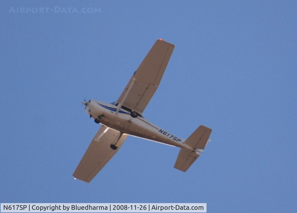 N617SP, 2000 Cessna 172S C/N 172S8606, Heading East over Columbine High School, Littleton, Colorado