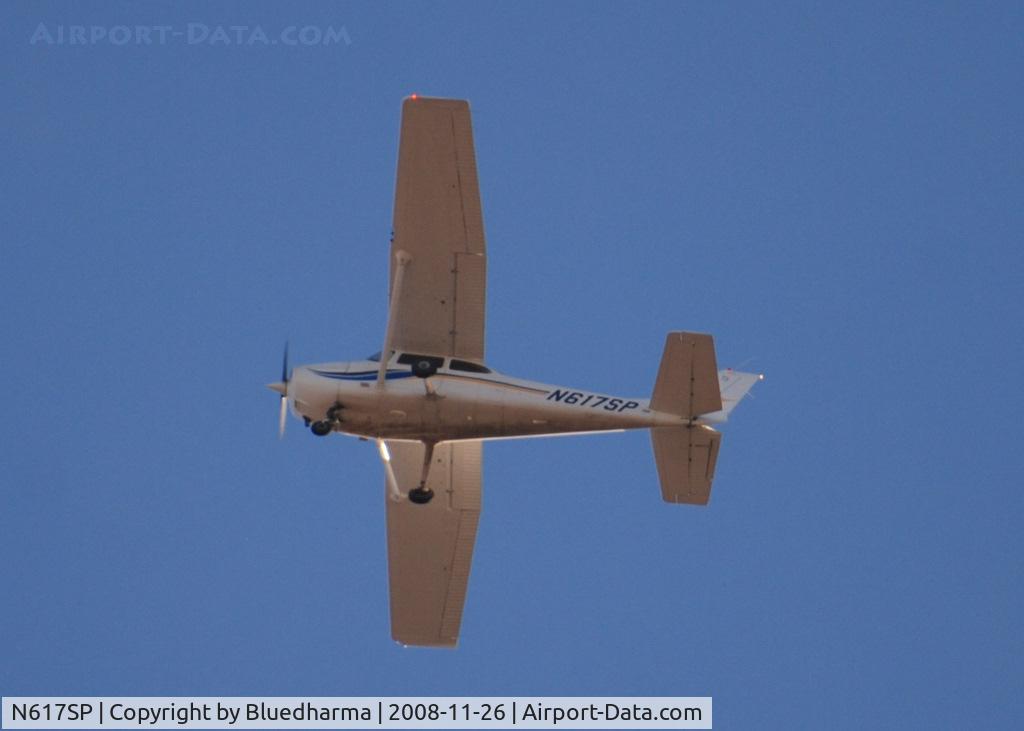 N617SP, 2000 Cessna 172S C/N 172S8606, Heading East over Columbine High School, Littleton, Colorado