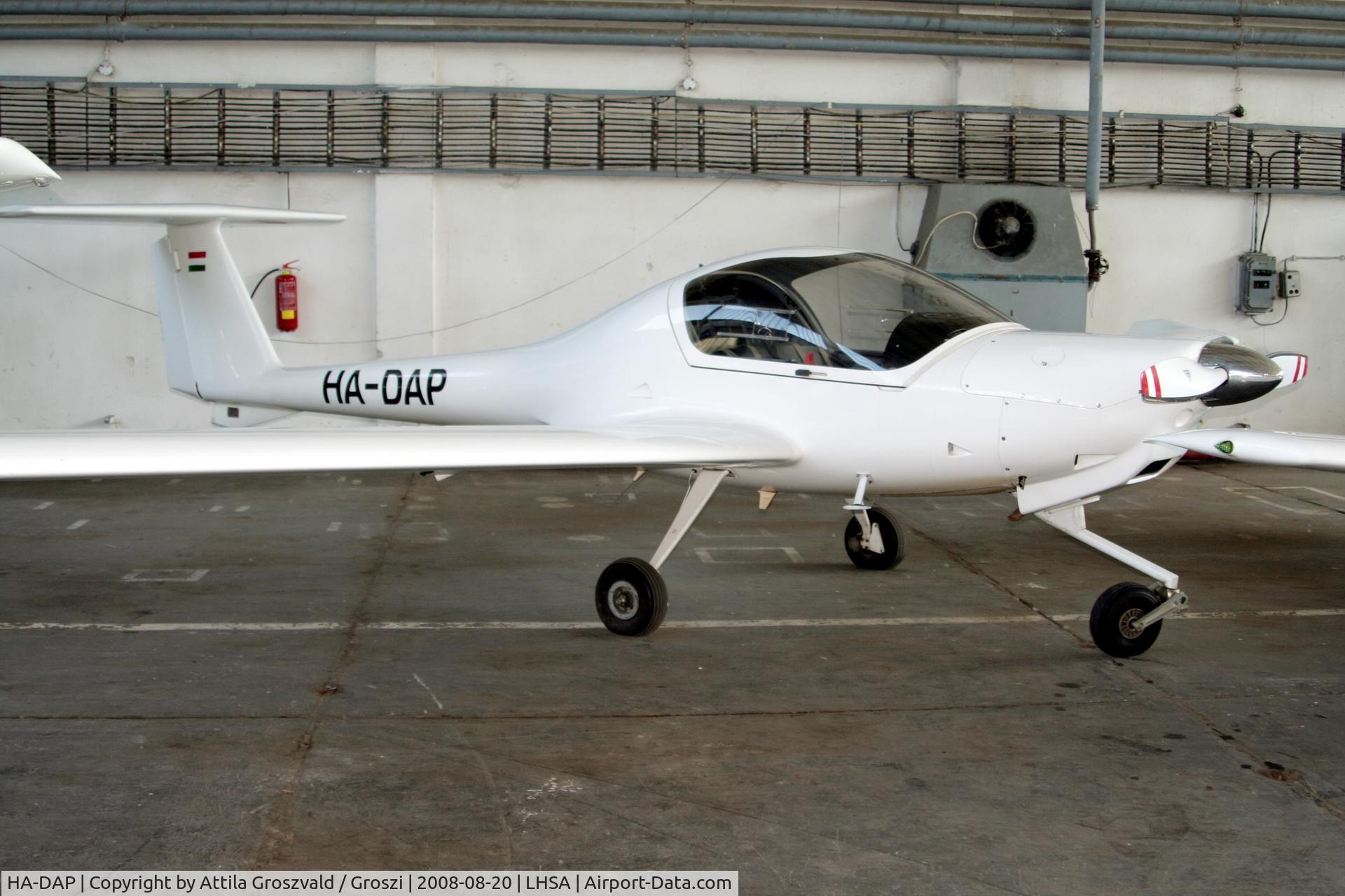 HA-DAP, 1998 Diamond DA-20A-1 Katana C/N 10326, Szentkirályszabadja (LHSA) Hungary, hangar.