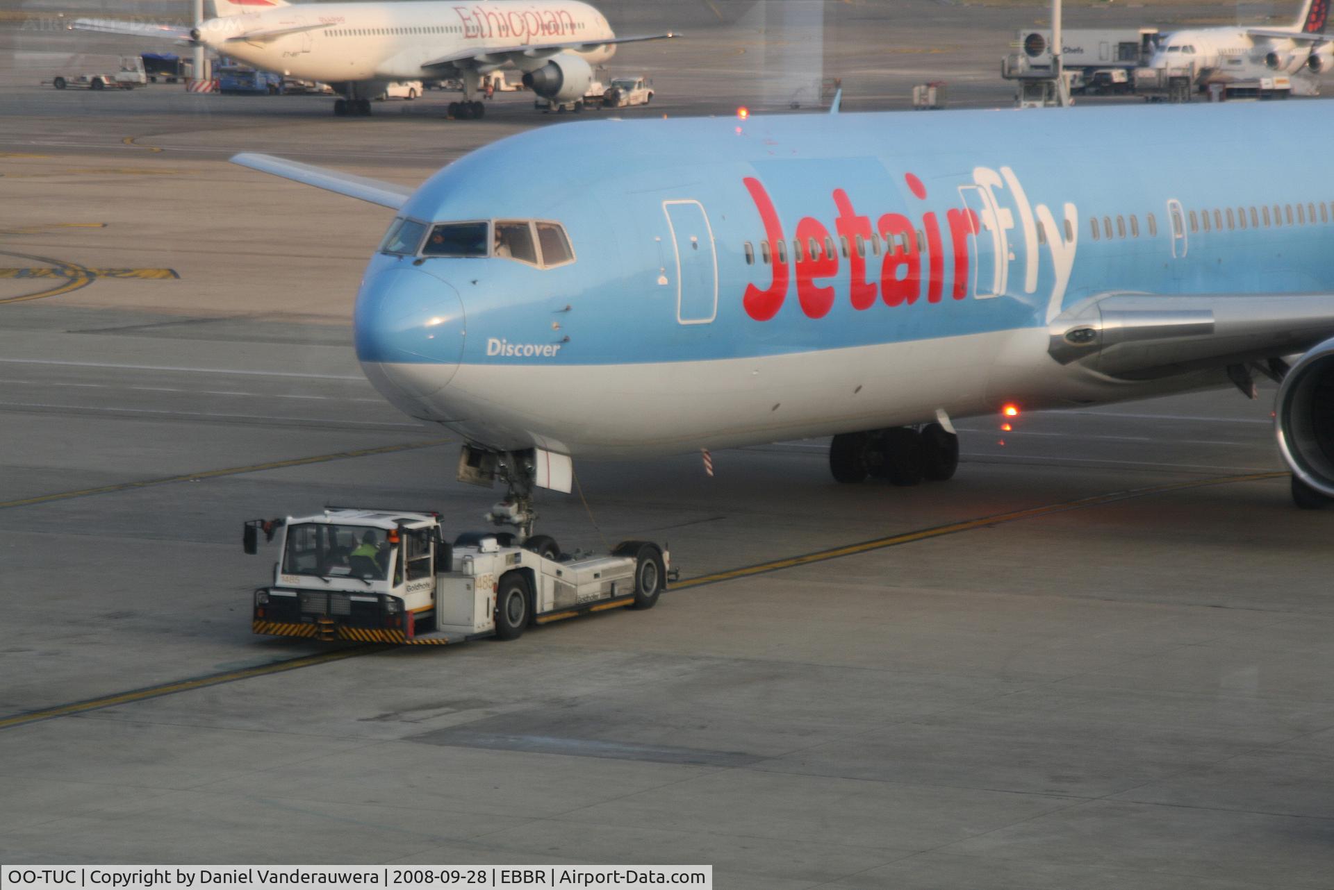 OO-TUC, 1990 Boeing 767-341/ER C/N 24844, leaving the gate