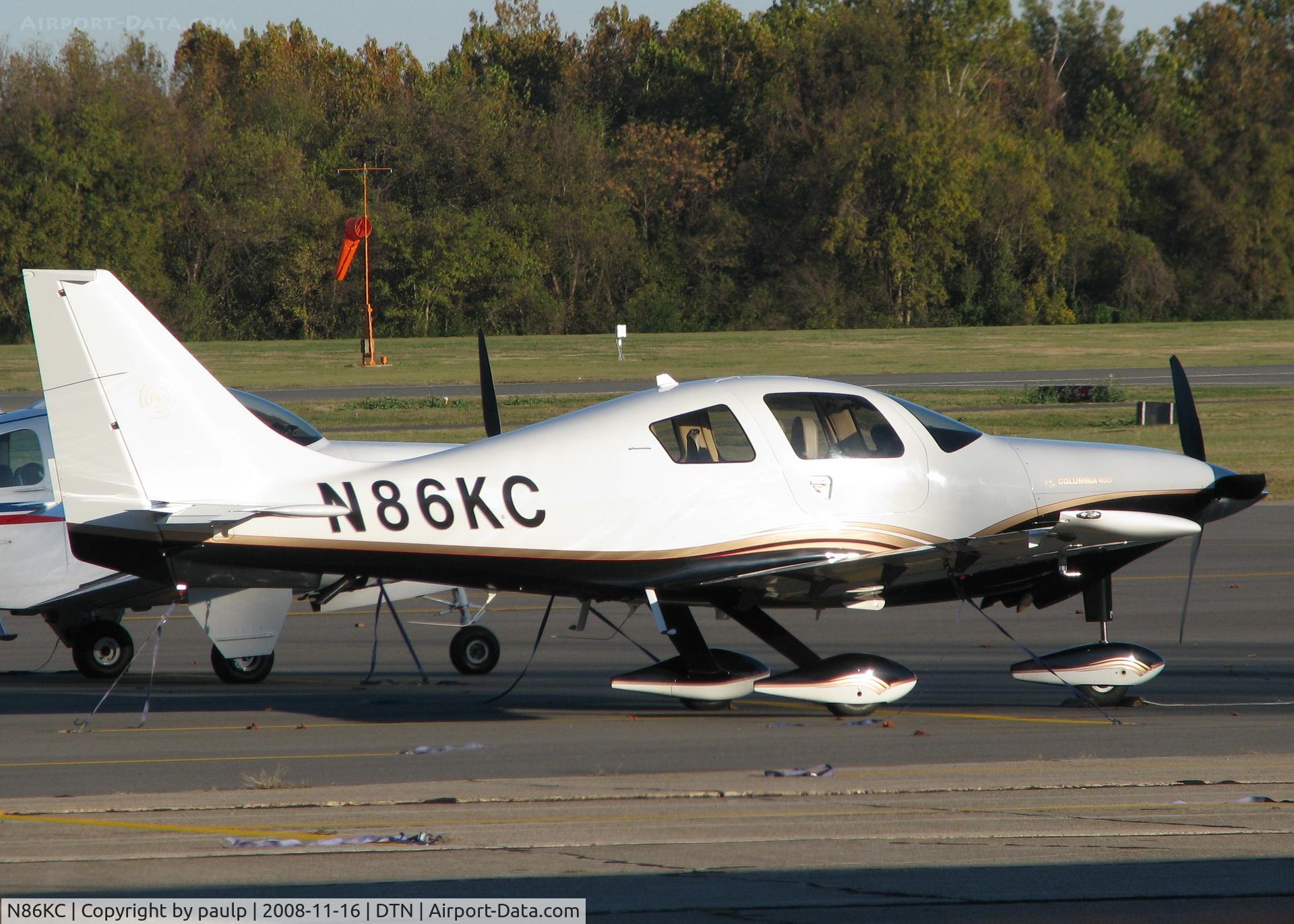 N86KC, 2006 Columbia Aircraft Mfg LC41-550FG C/N 41617, Parked at Downtown Shreveport.