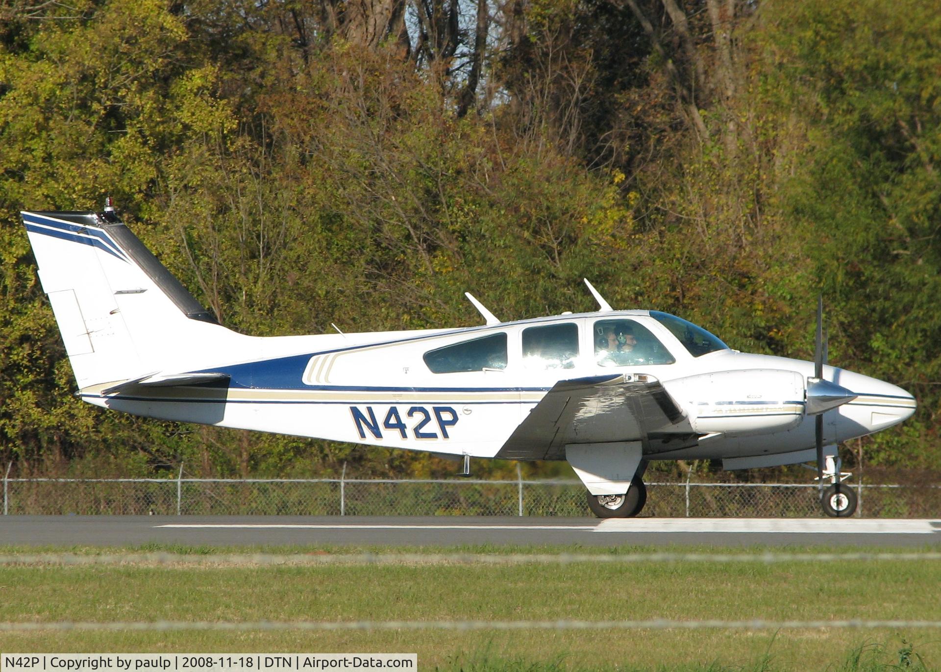 N42P, 1979 Beech B-55 C/N TC-2244, Taking off from Downtown Shreveport.