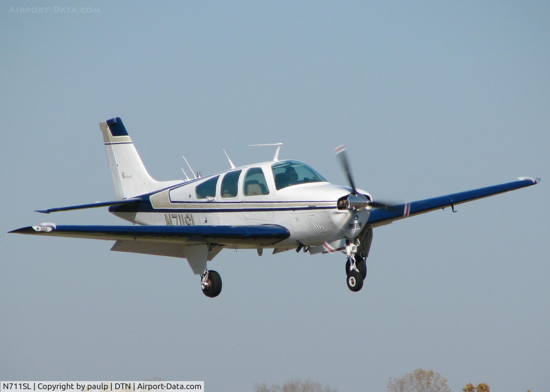 N711SL, 1978 Beech F33A Bonanza C/N CE-773, Landing at Downtown Shreveport.