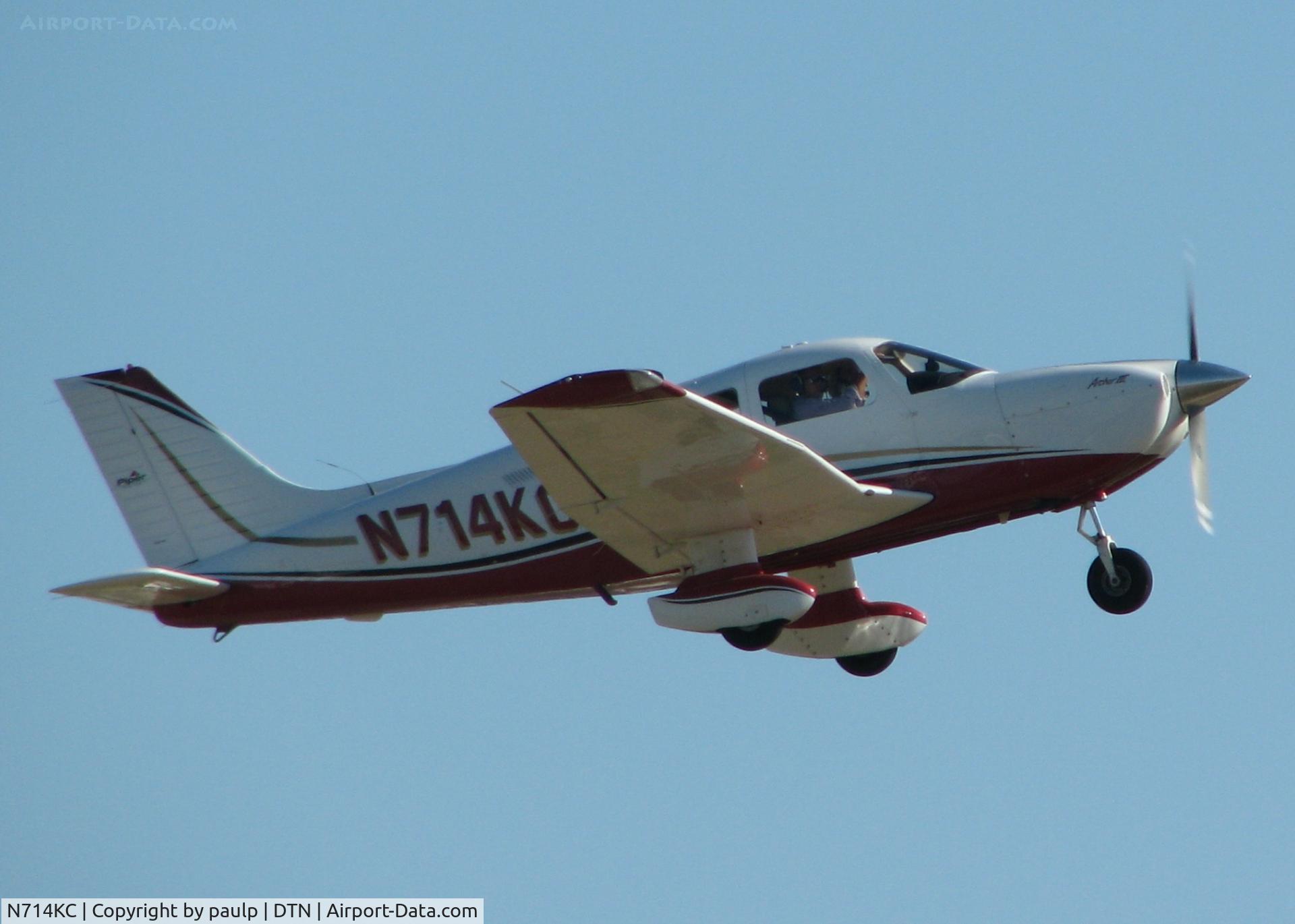 N714KC, 2004 Piper PA-28-181 C/N 2843602, Taking off from Downtown Shreveport.