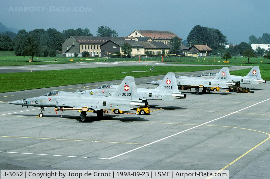 J-3052, Northrop F-5E Tiger II C/N L.1052, During the annual refresher course these Tigers are waiting for yet another mission. In the background the usual net barrier. It was not until the arrival of the Hornet that Switzerland introduced arrester cables.