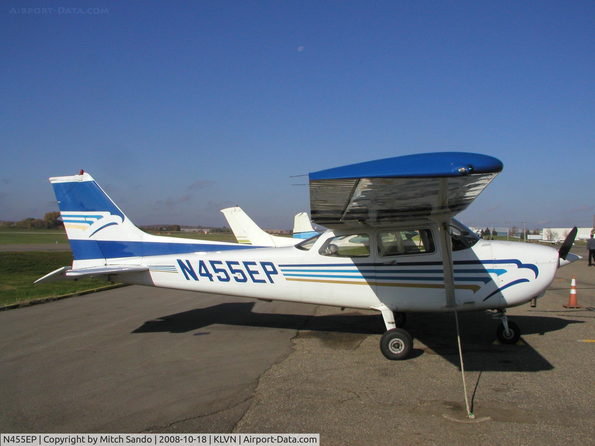 N455EP, 1998 Cessna 172R C/N 17280664, Parked on the ramp at Airlake.