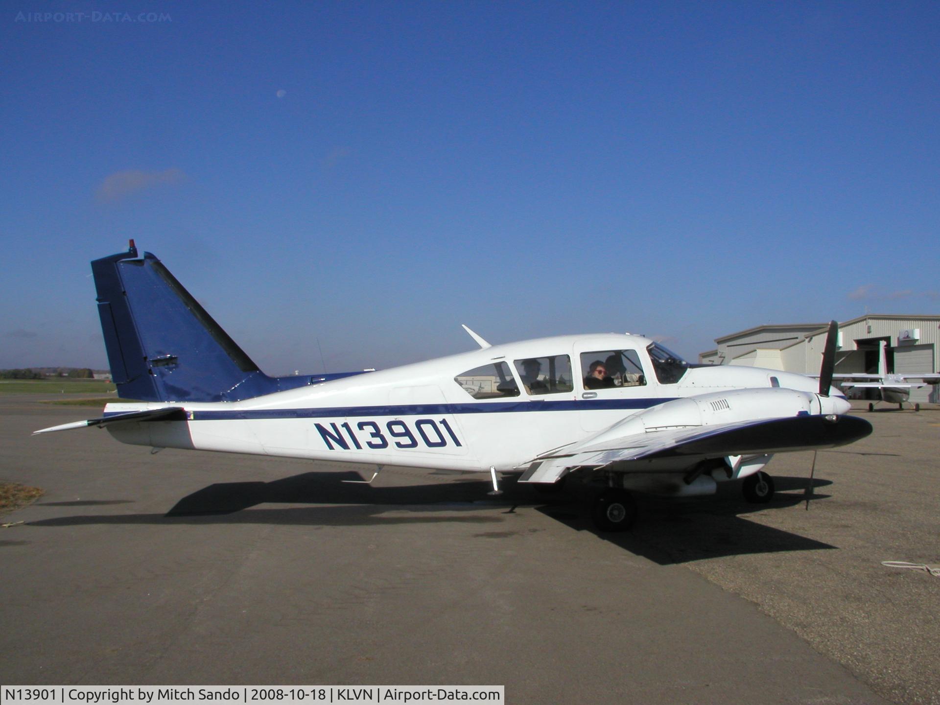 N13901, 1970 Piper PA-23-250 Aztec C/N 27-4533, Parked on the ramp at Airlake.