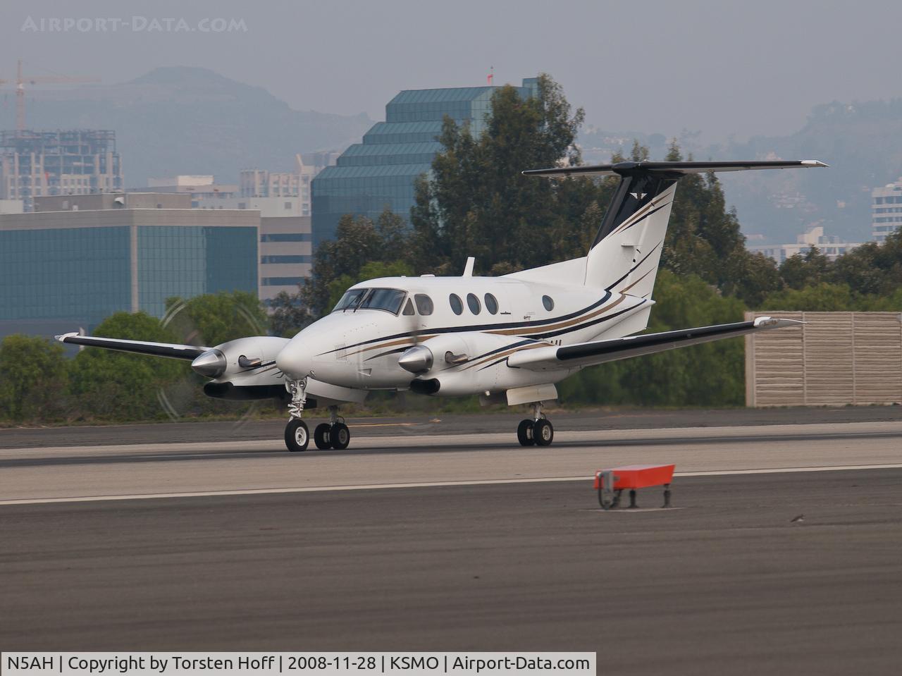 N5AH, 1980 Beech F90 King Air C/N LA-53, N5AH departing from RWY 21