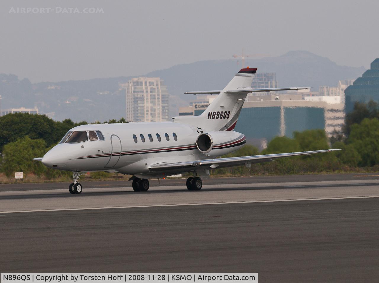 N896QS, 2003 Raytheon Hawker 800XP C/N 258640, N896QS departing from RWY 21