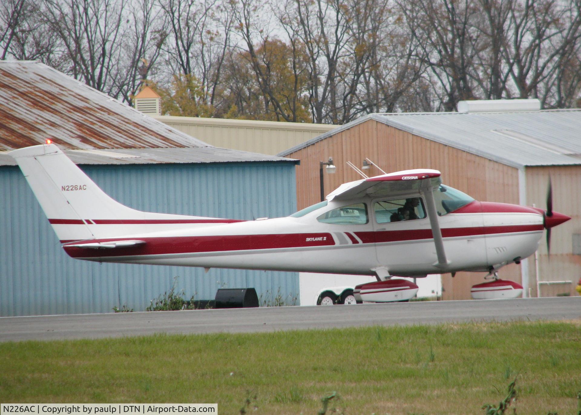 N226AC, 1979 Cessna 182Q Skylane C/N 18267019, Taking off from Downtown Shreveport.