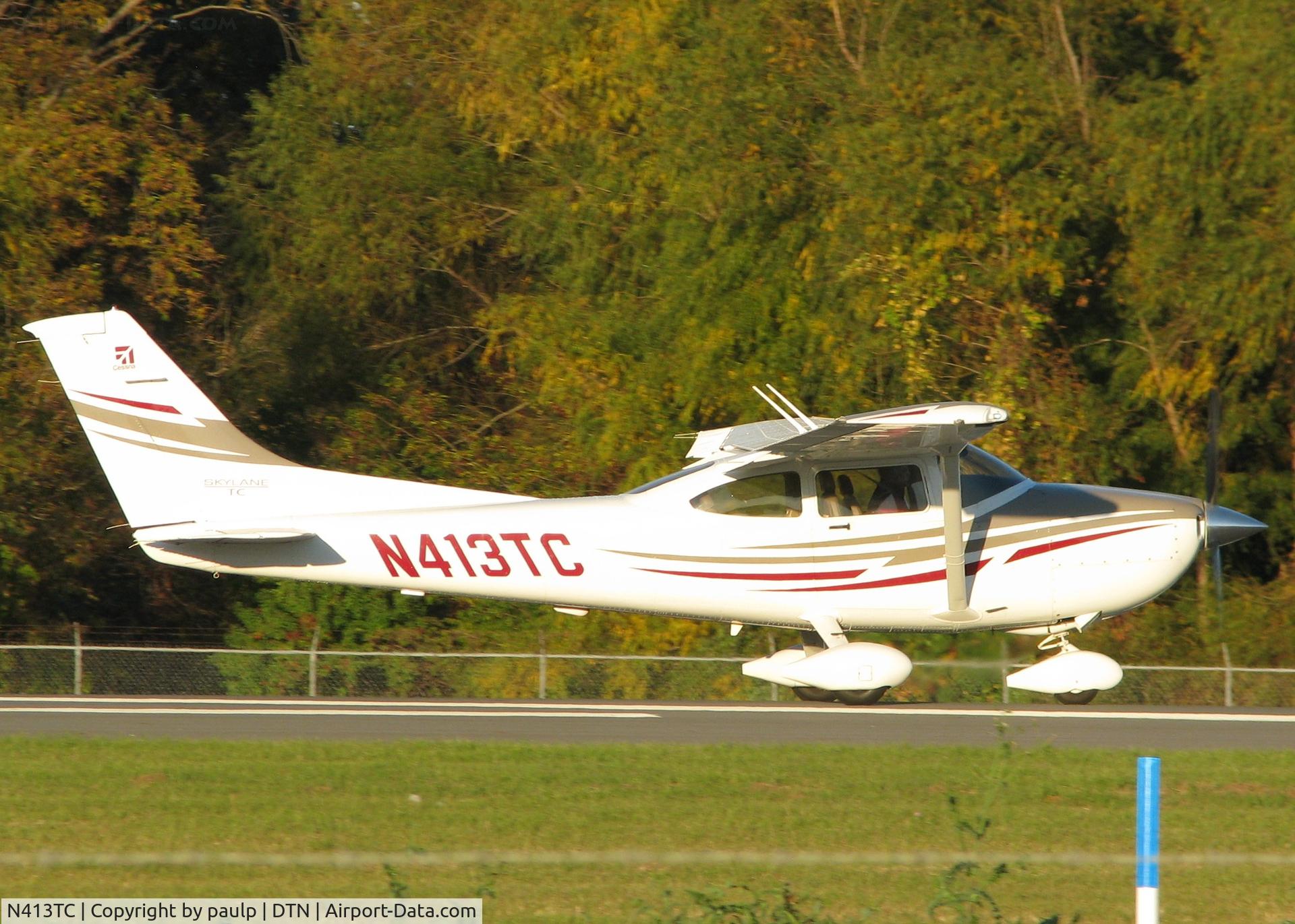 N413TC, 2005 Cessna T182T Turbo Skylane C/N T18208423, Taking off from Downtown Shreveport.