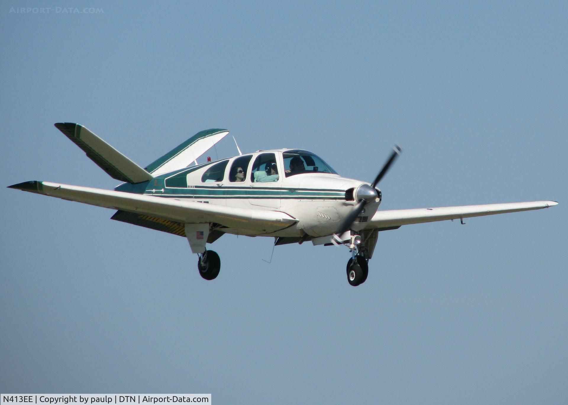 N413EE, 1962 Beech P35 Bonanza C/N D-6999, Landing at Downtown Shreveport.