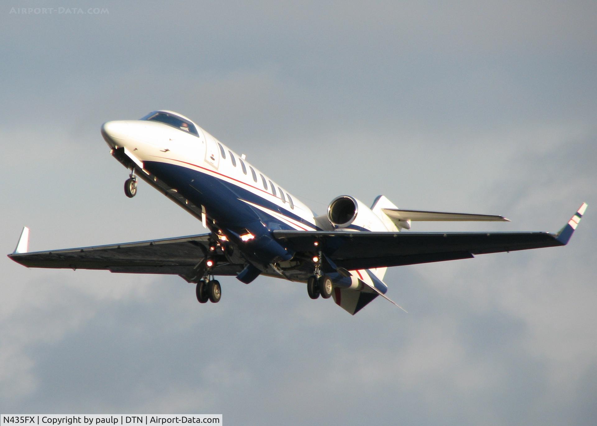 N435FX, Learjet Inc 45 C/N 271, Taking off from Downtown Shreveport.